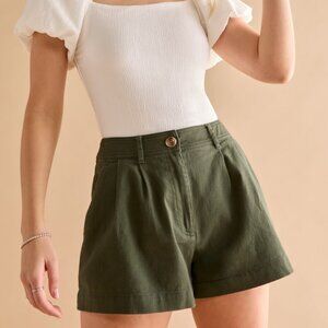 Francesca’s Ida Tailored Shorts size small olive green